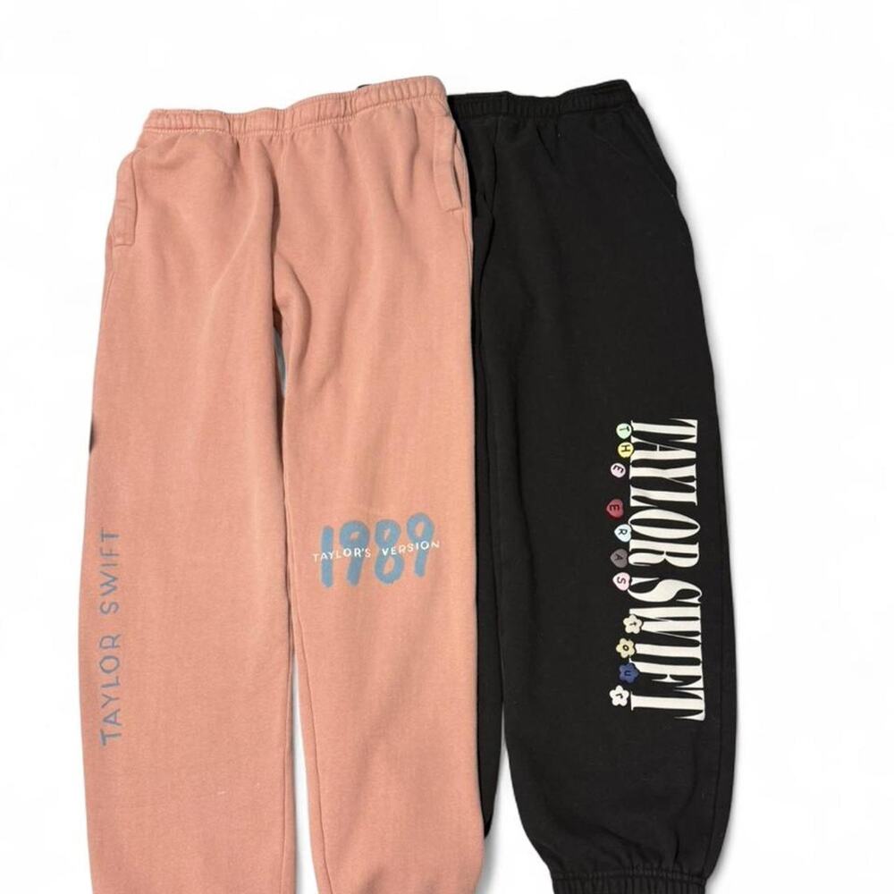Bundle of 2 Taylor Swift sweatpants- pink1989 and black eras tour size large